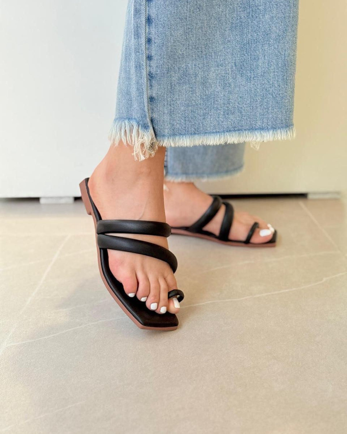 PLANA SERENA DE TIRAS MINIMALISTA NEGRO