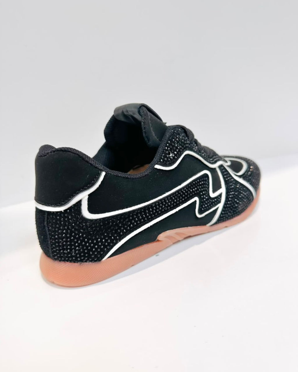 TENIS DEPORTIVO KAILA CON BRILLOS NEGRO