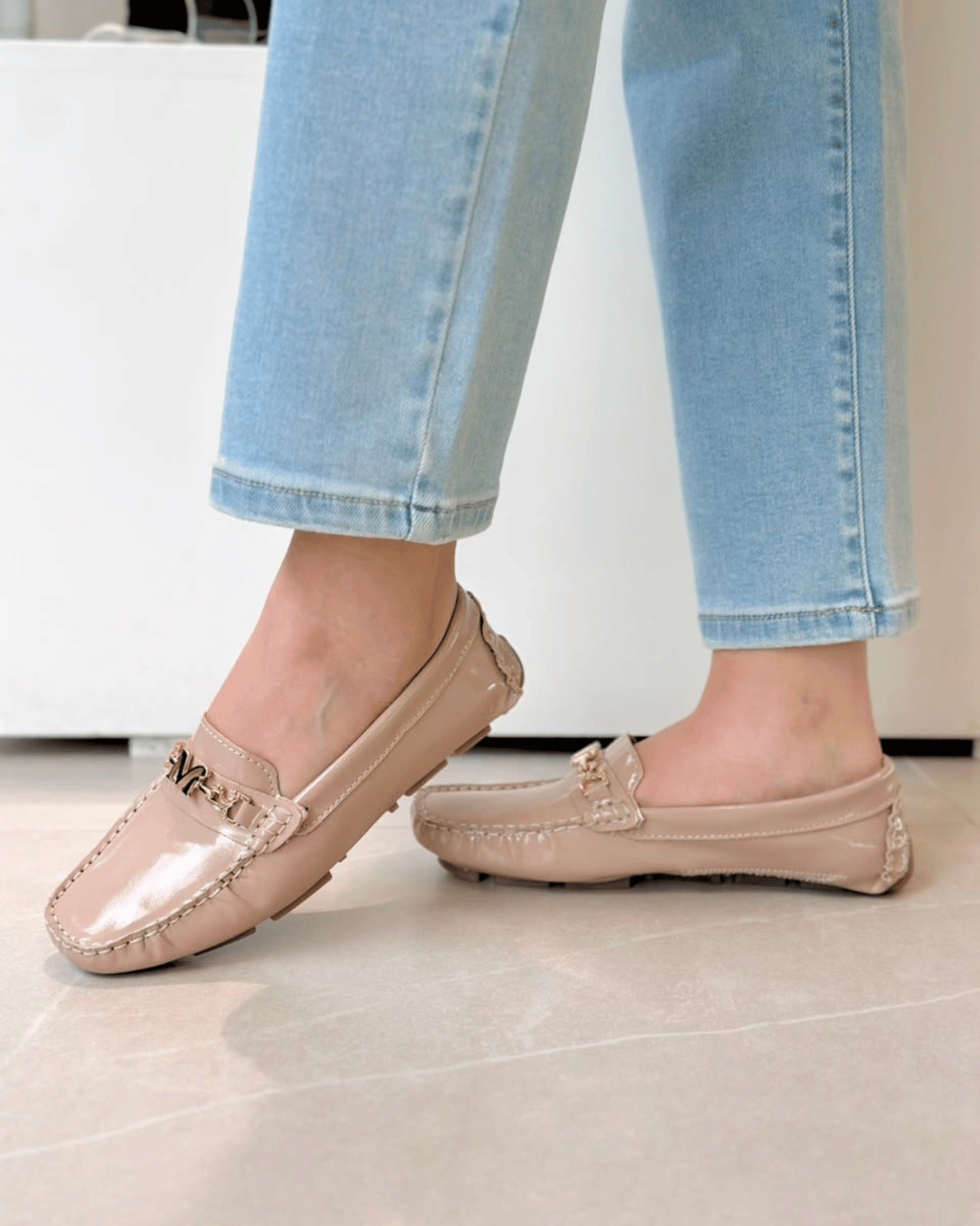 MOCASIN LIORA EN CHAROL TAUPE