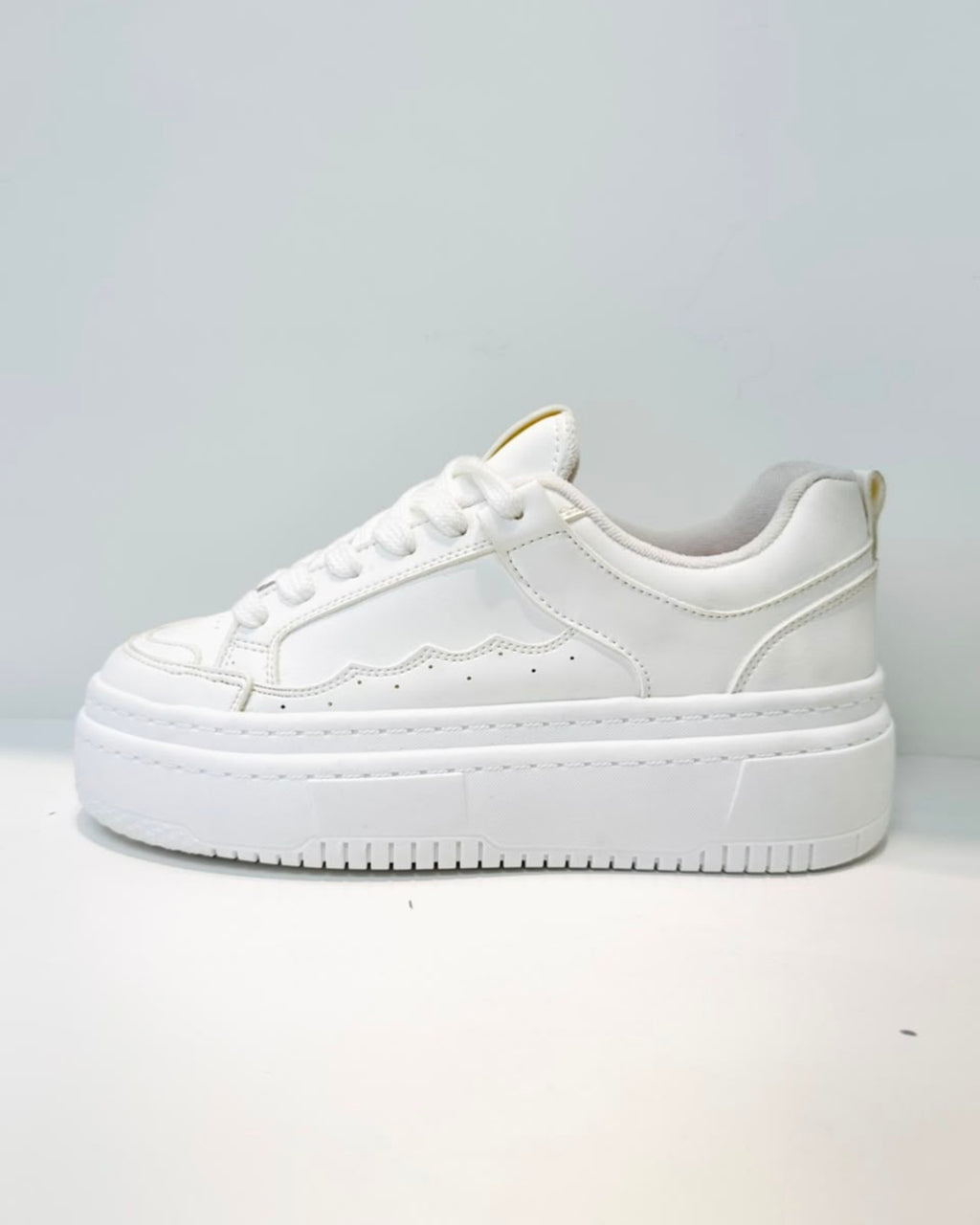 TENNIS GRETTA CON PLATAFORMA BÁSICA BLANCA