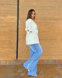 BY OPULENZA BLAZER BLANCO CON MOÑOS ￼