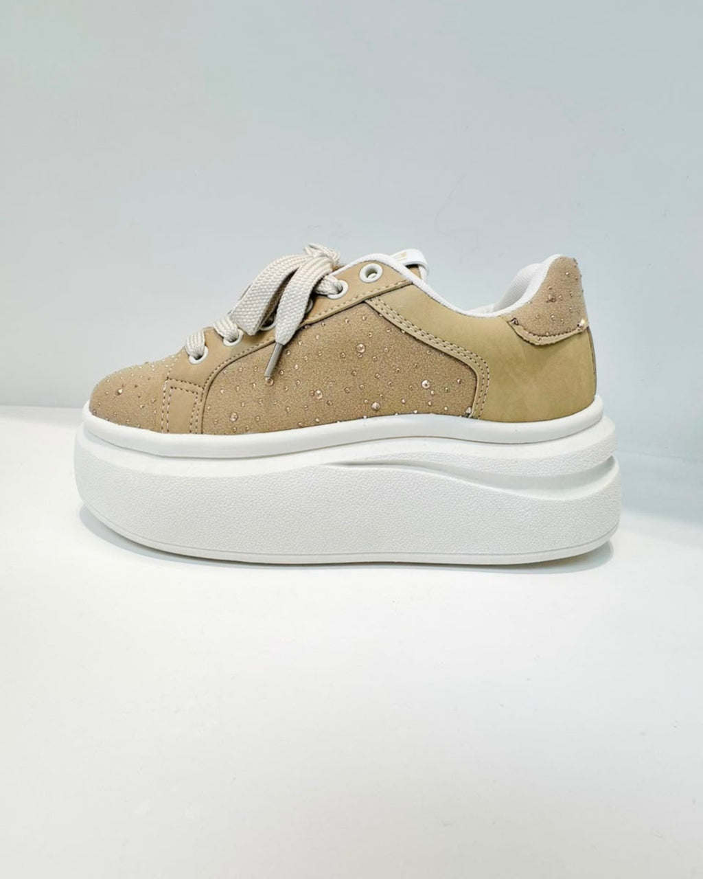 TENNIS CAROLINE CON BRILLOS CAMEL