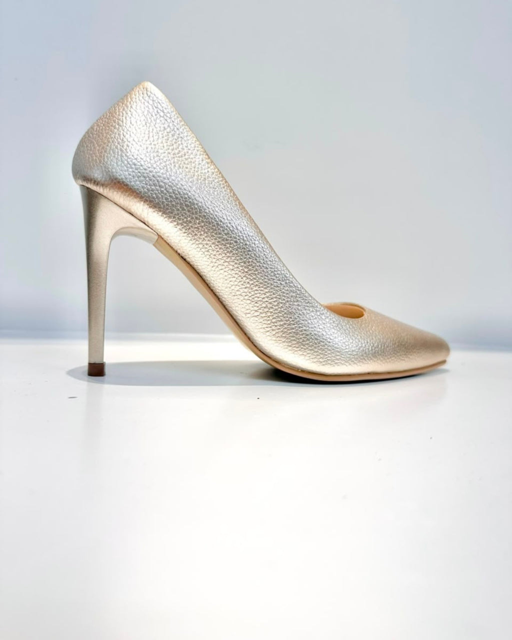 TACÓN VALERIA STILETTO DORADO