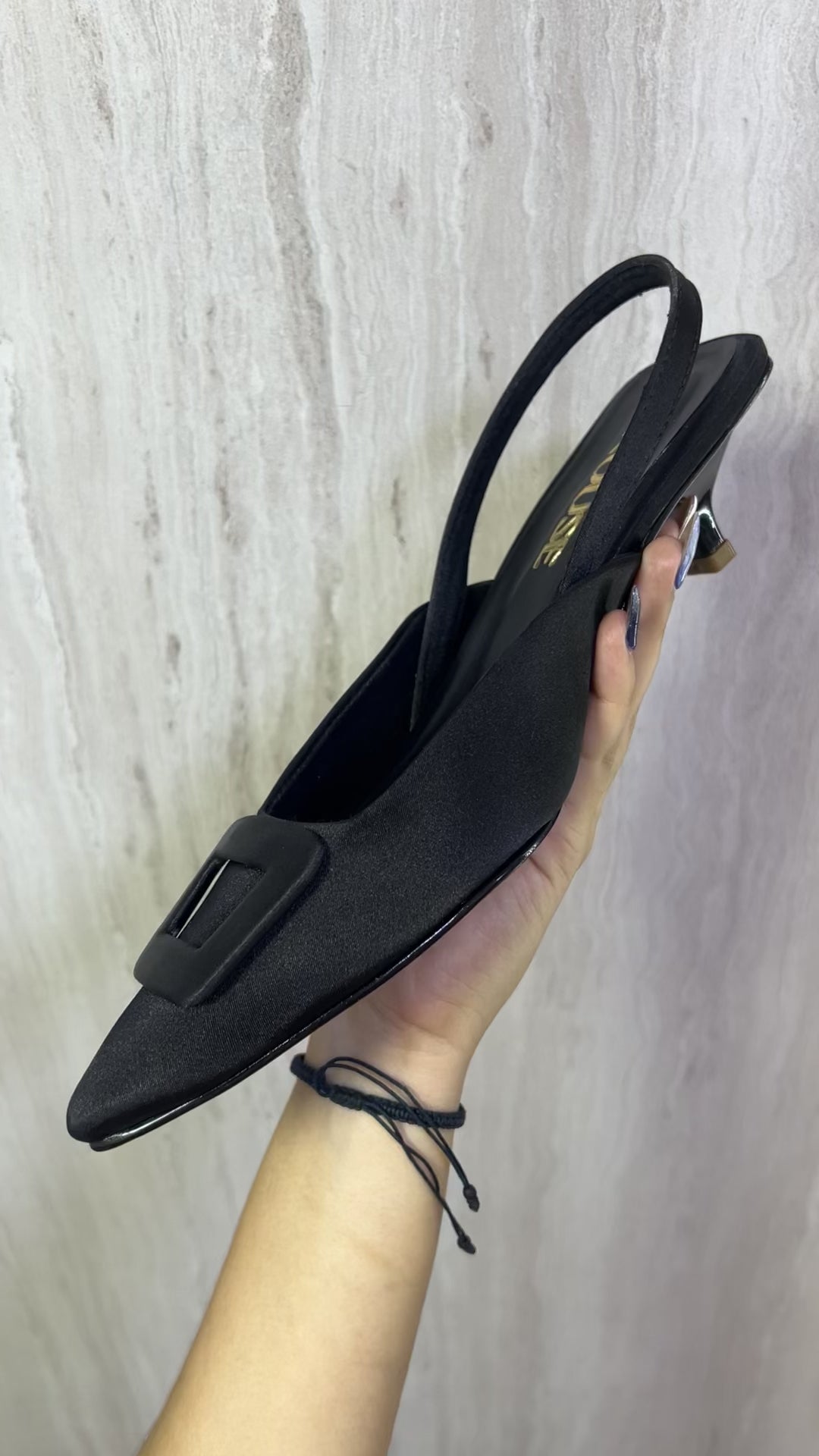 VAL367NEG TACON SLINGBACK EN SEDA NEGRO